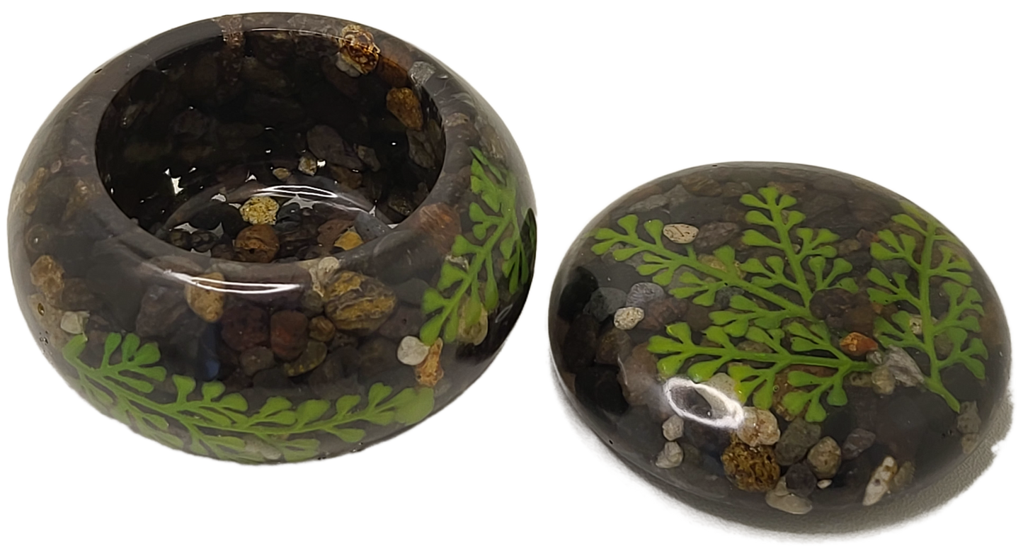 Pot with lid