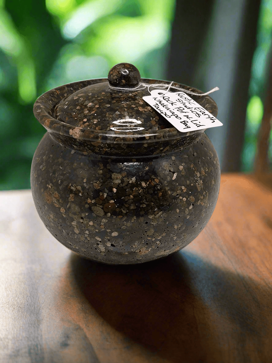 Rock pot with lid