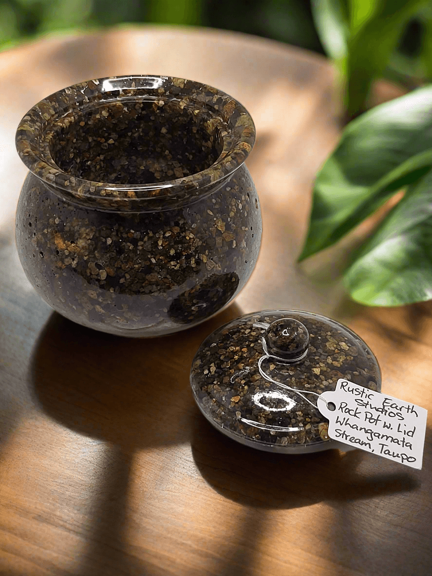 Rock pot with lid