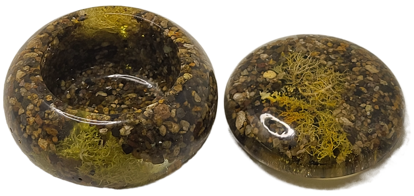 Pot with lid