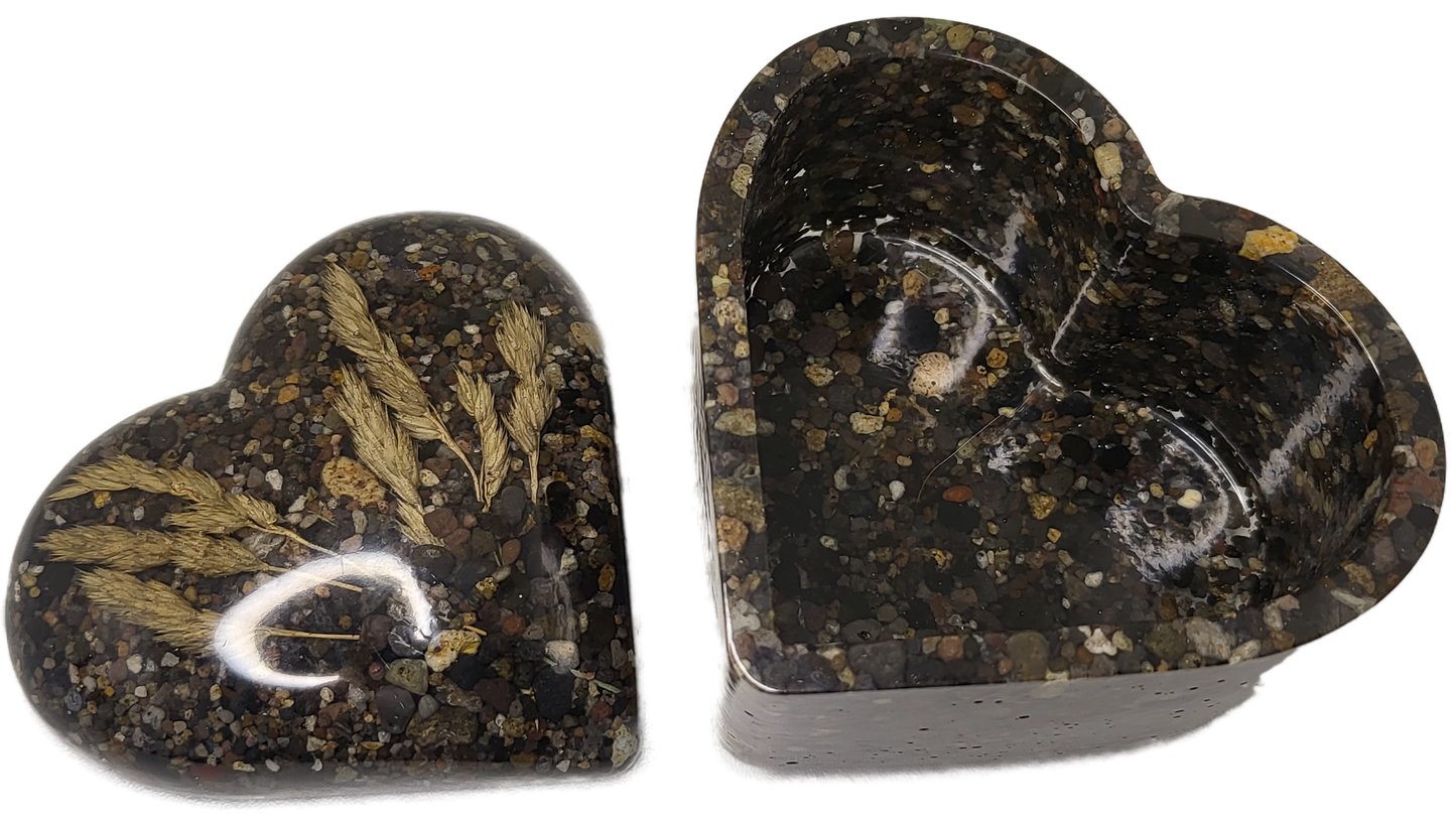 Rock pot heart with lid