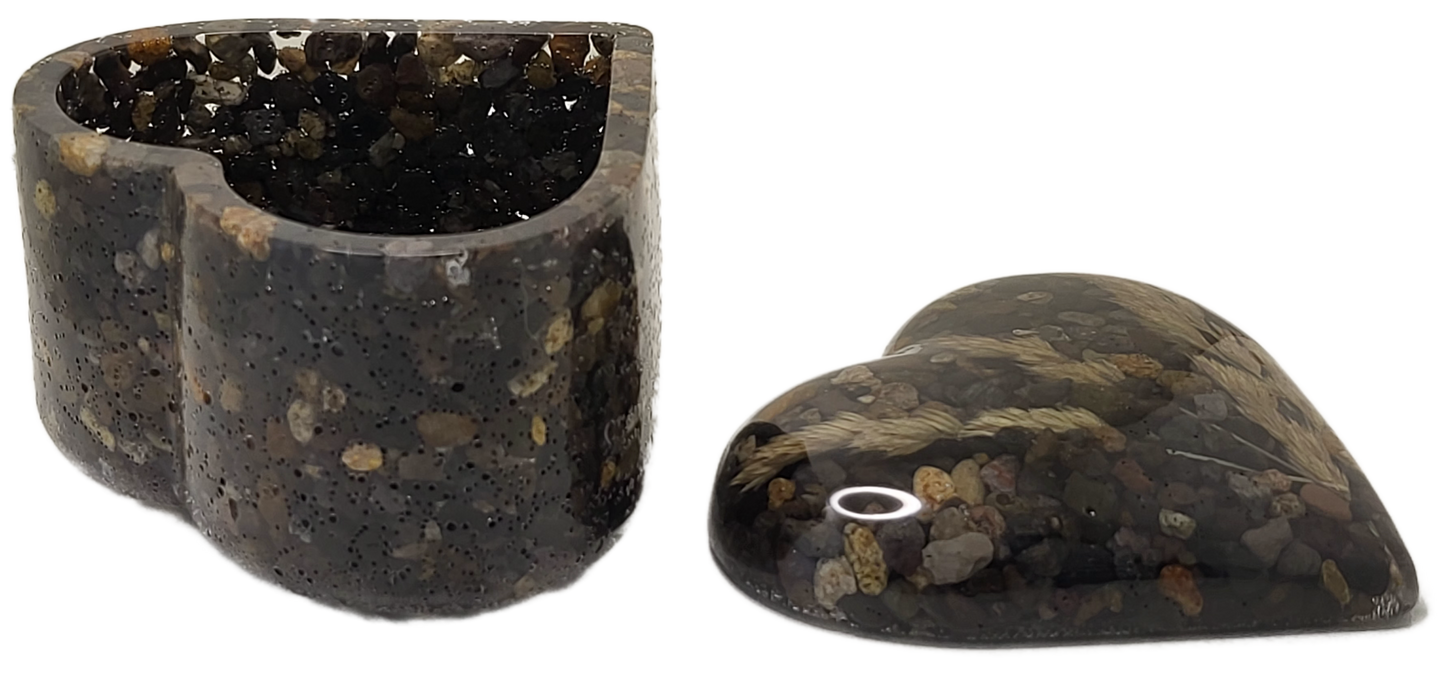 Rock pot heart with lid