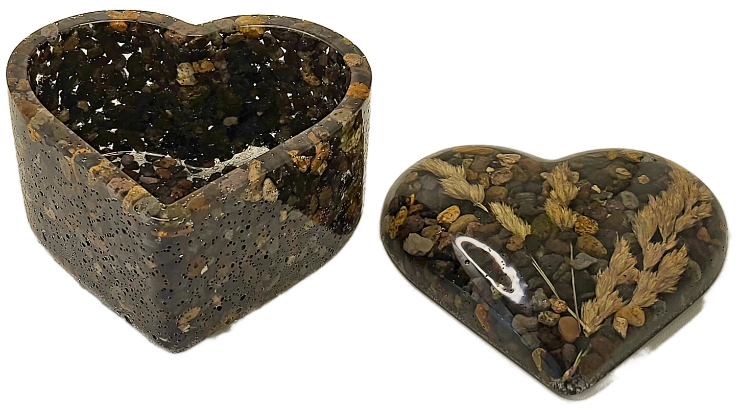 Rock pot heart with lid