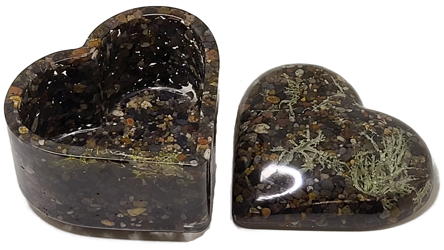 Rock pot heart with lid
