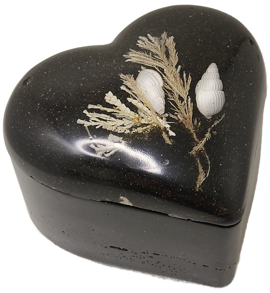 Rock pot heart with lid