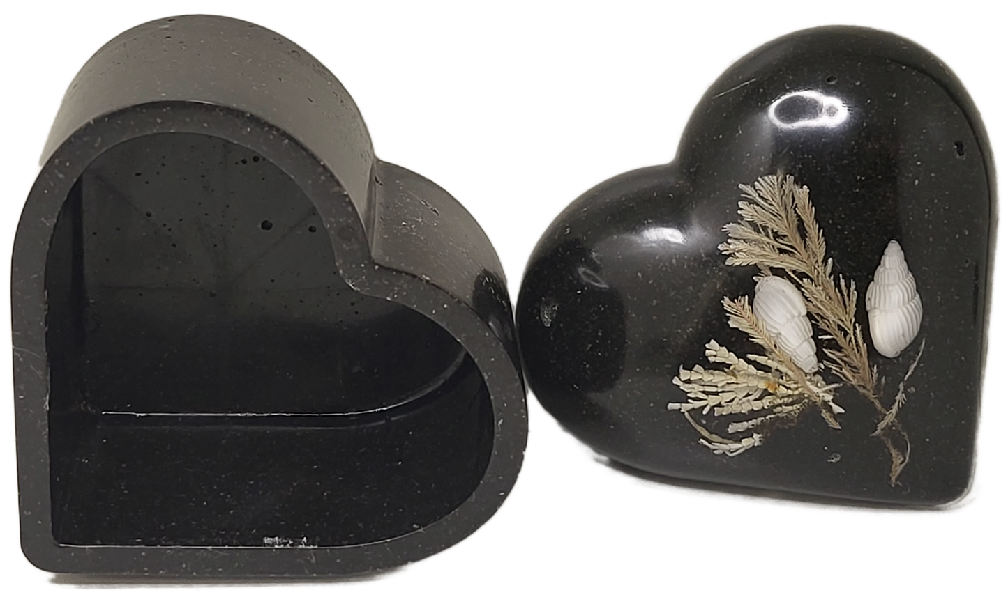 Rock pot heart with lid