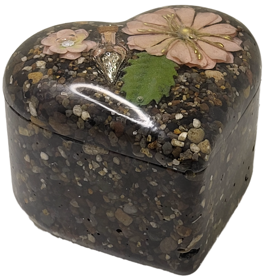 Rock pot heart with lid