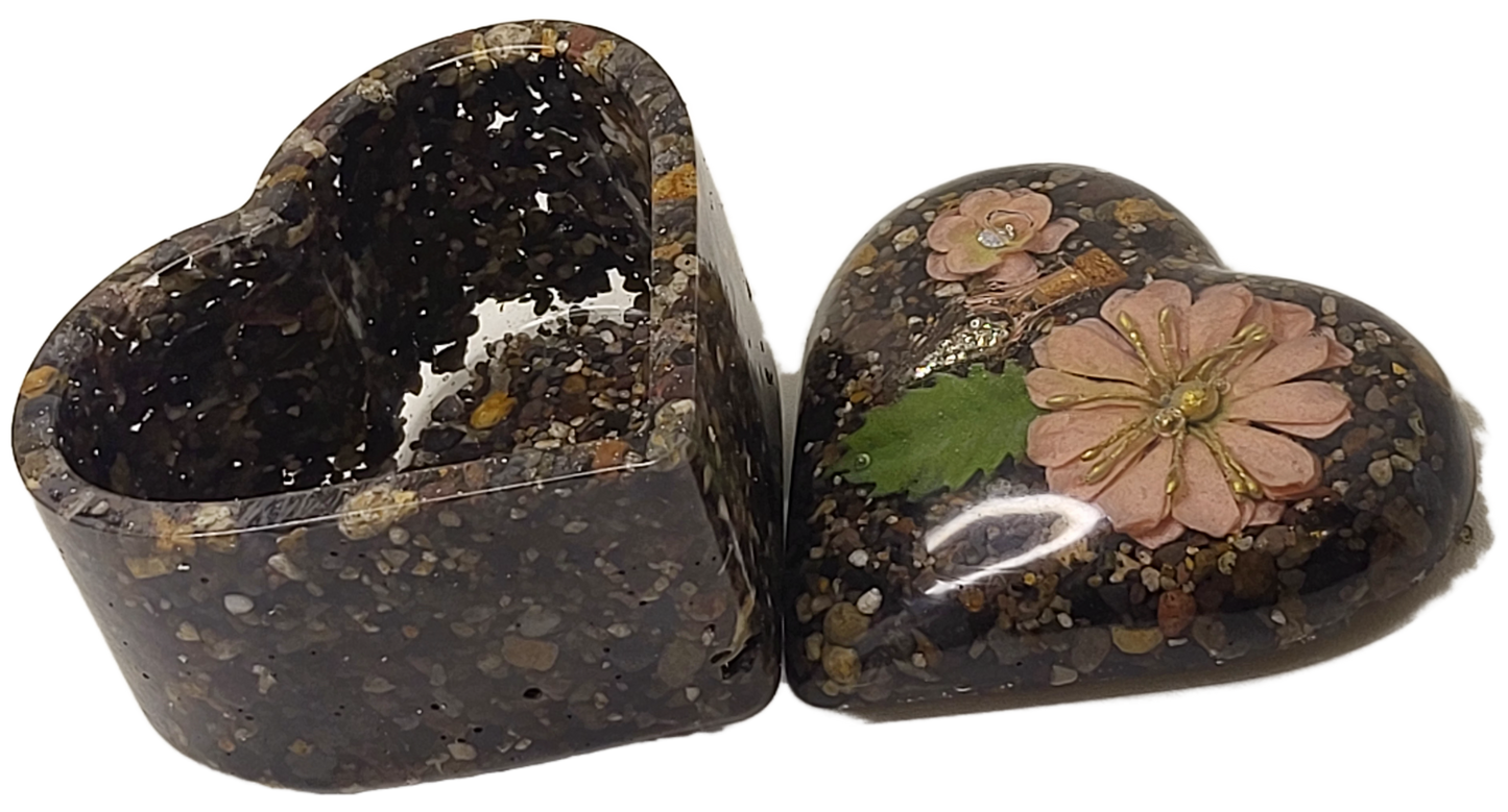 Rock pot heart with lid