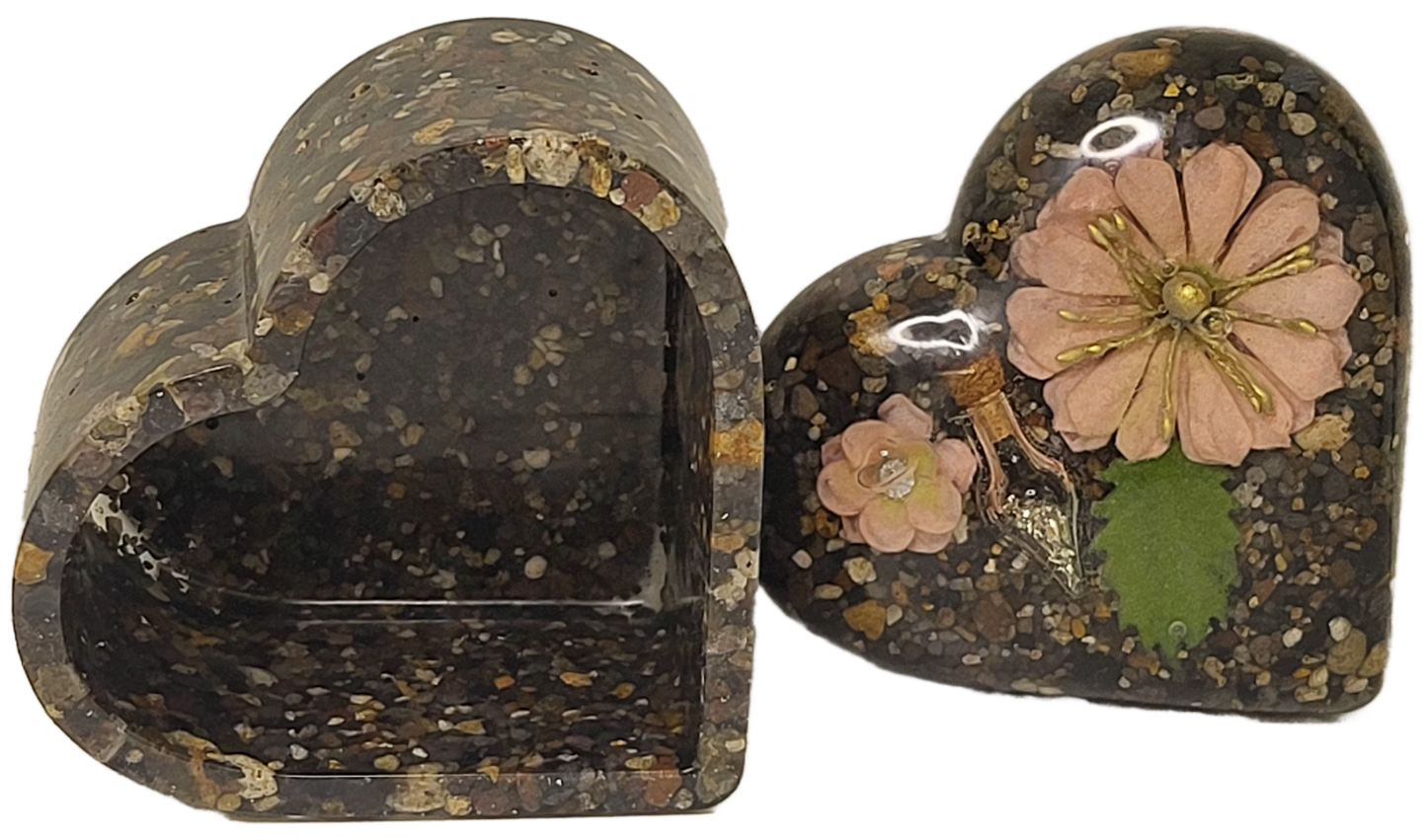 Rock pot heart with lid