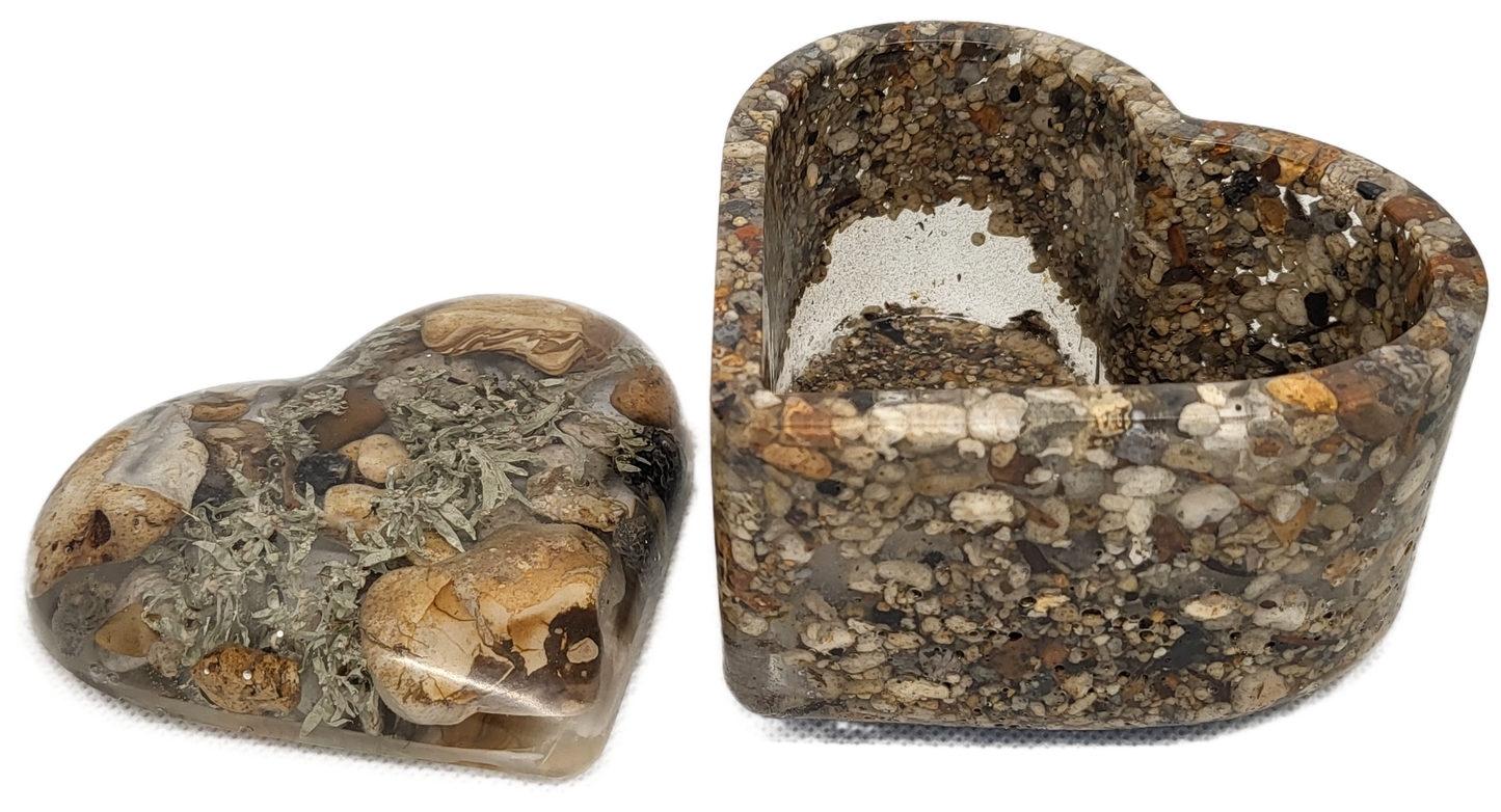 Rock pot heart with lid
