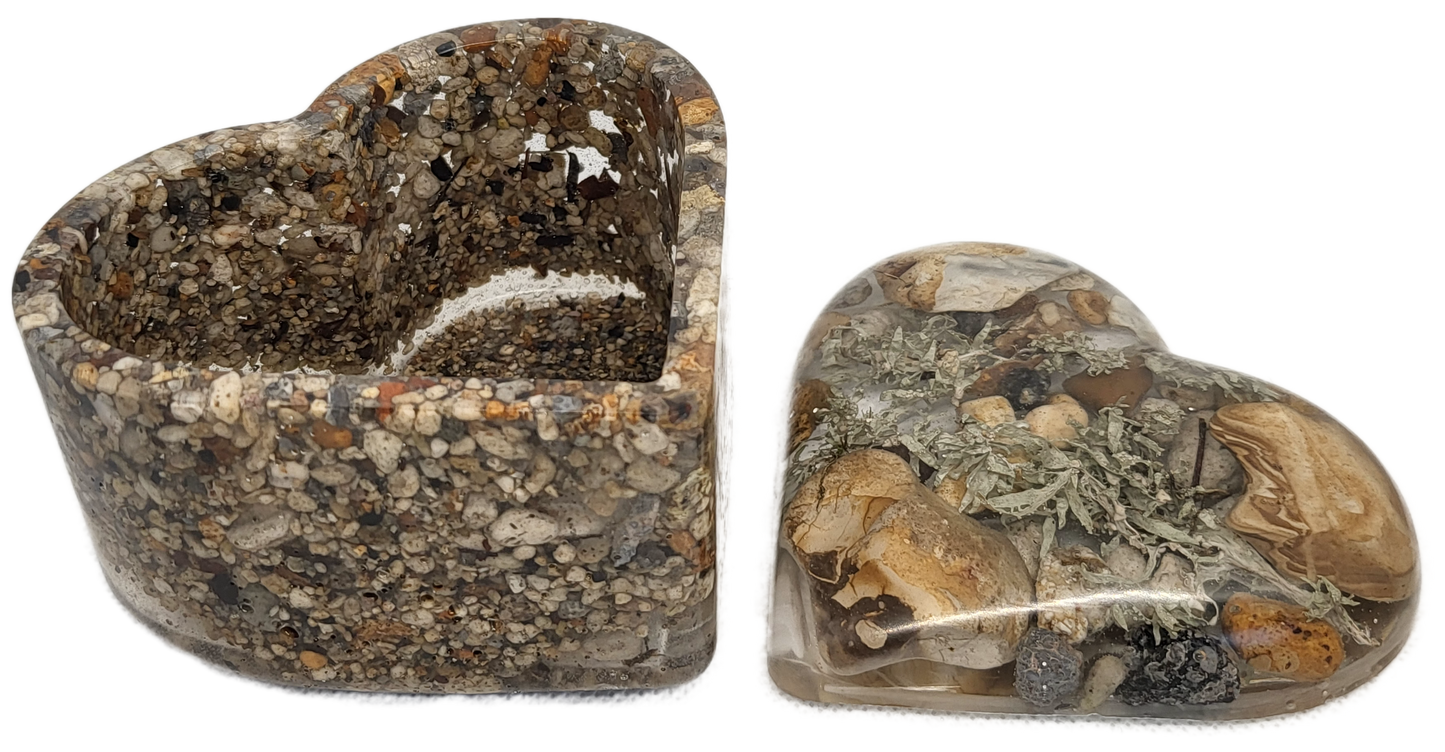 Rock pot heart with lid