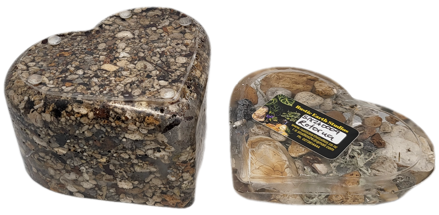 Rock pot heart with lid