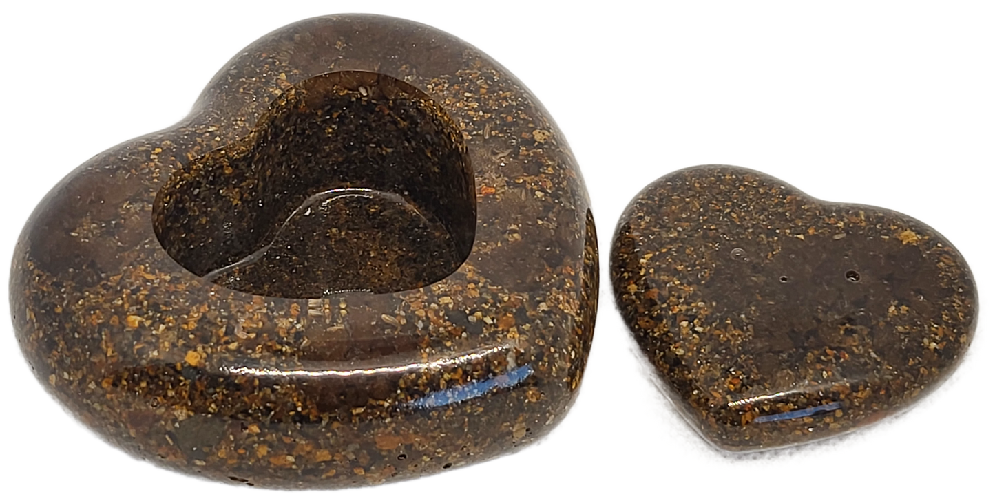 Rock pot heart with lid