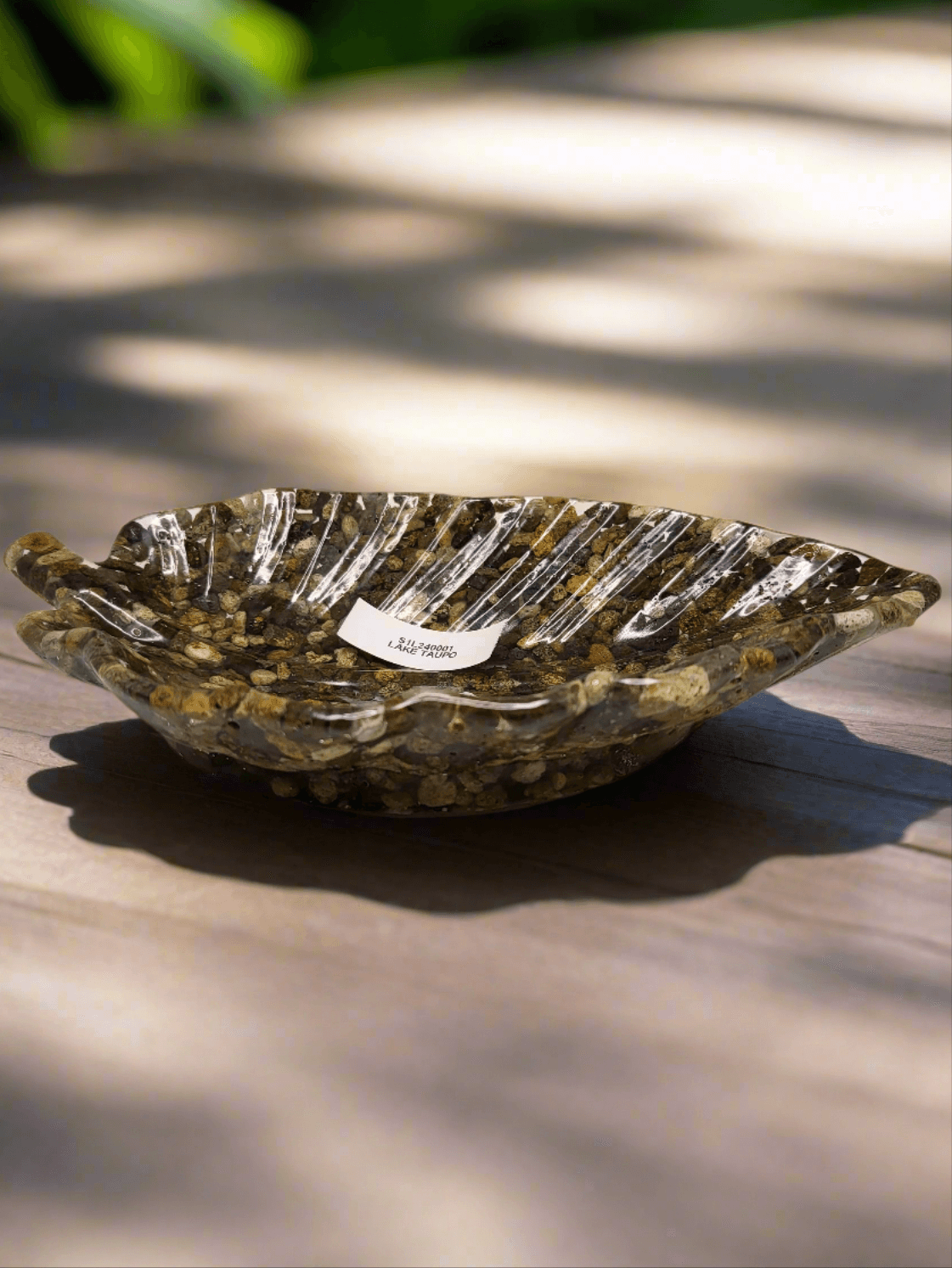 Leaf rock dish