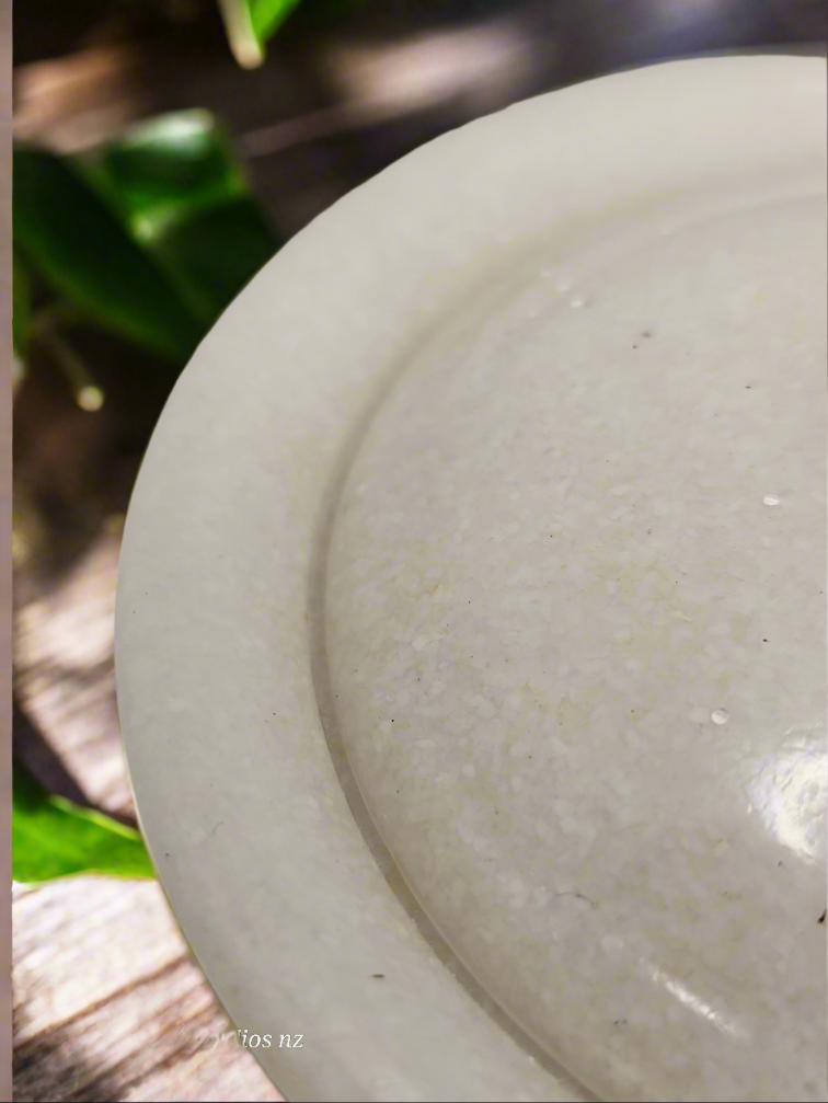Sand pot with lid