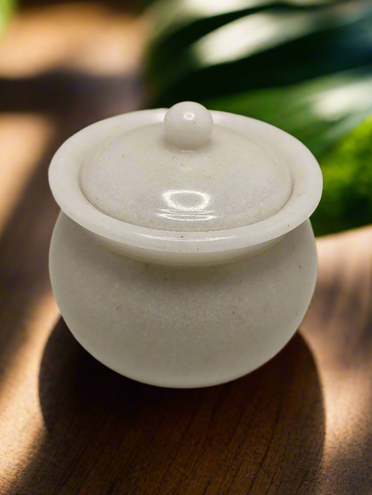 Sand pot with lid