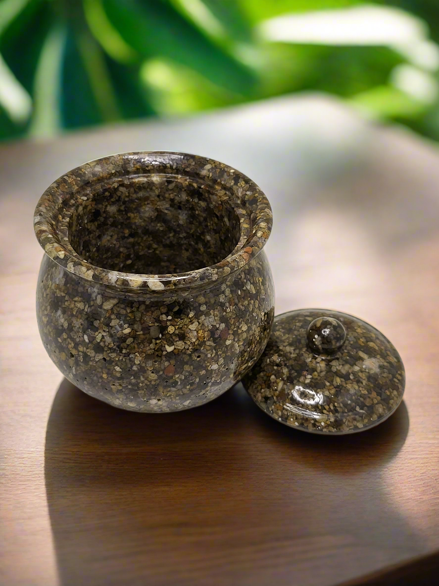 Rock pot with lid