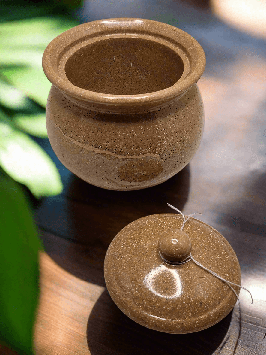 Ash pot with lid