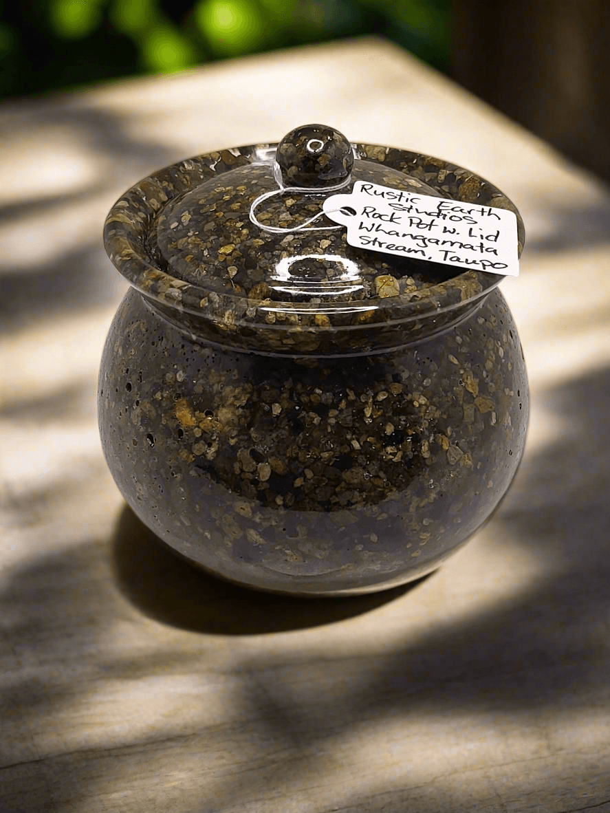 Rock pot with lid
