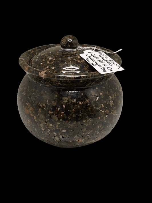 Rock pot with lid
