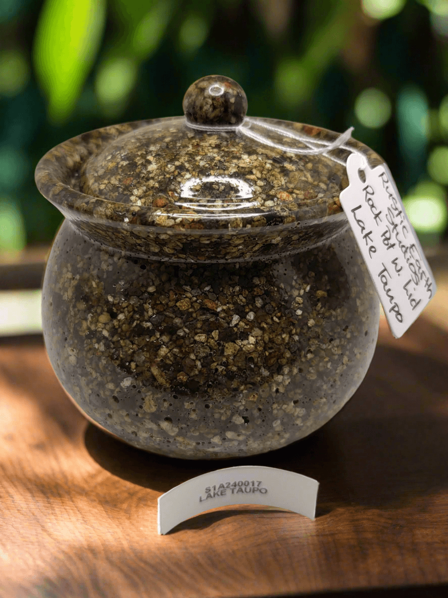Rock pot with lid