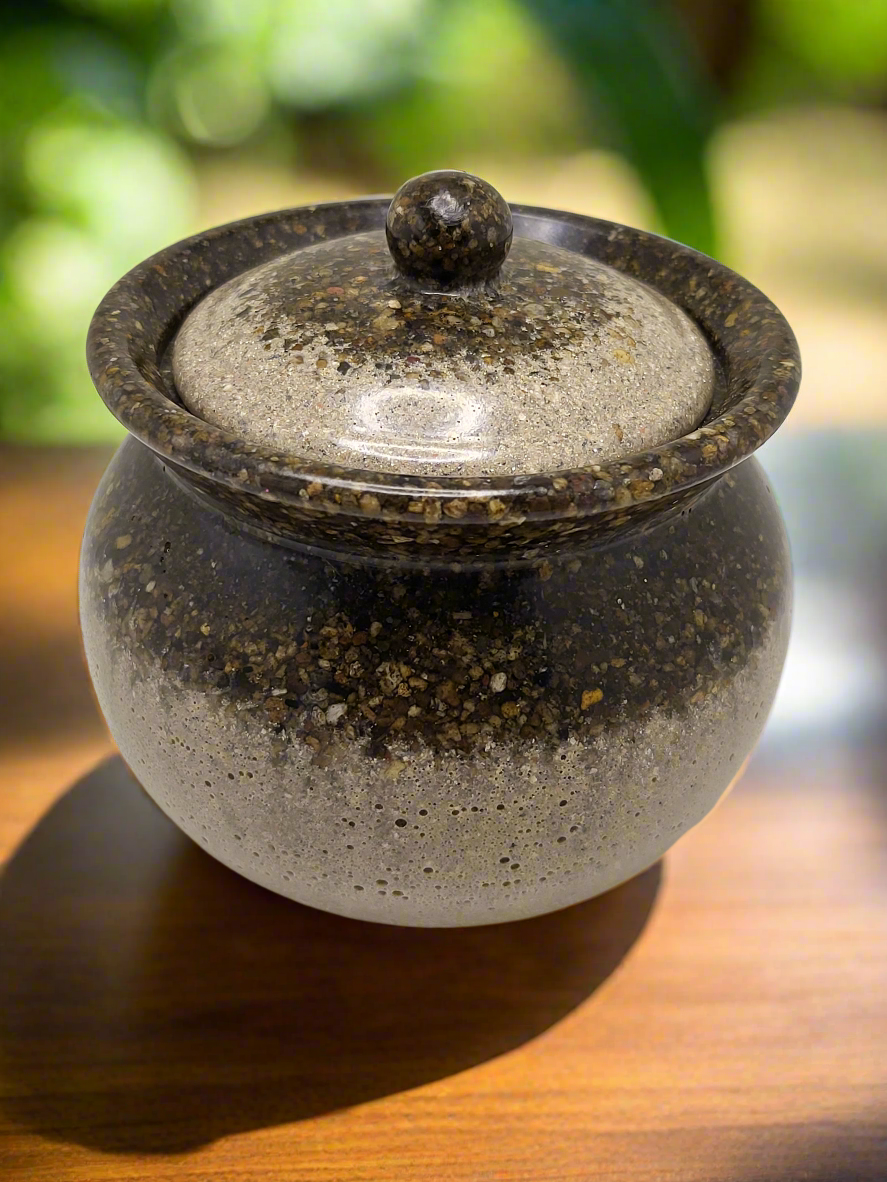 Rock pot with lid