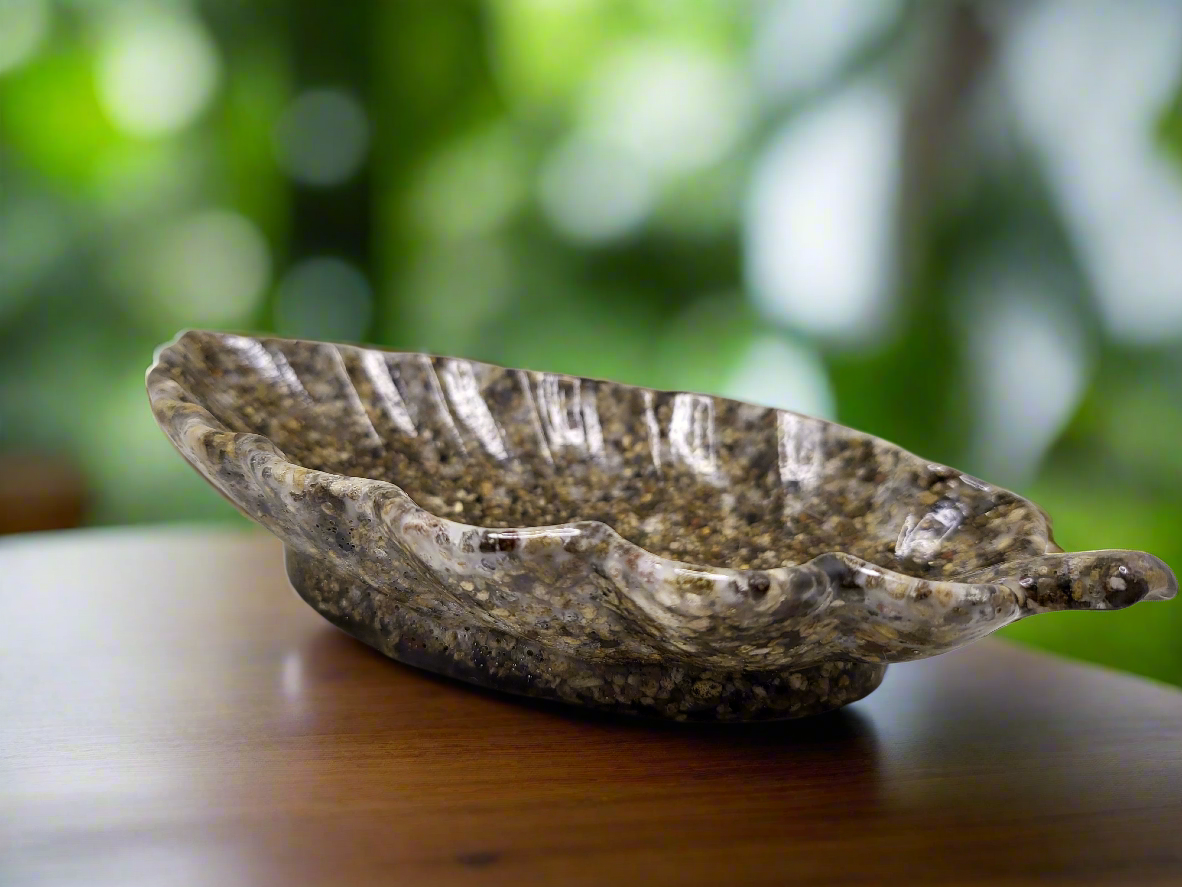 Leaf rock dish