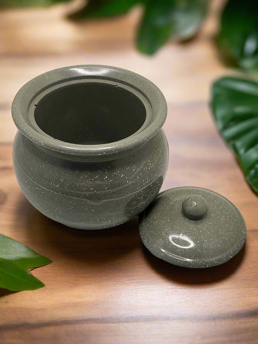 Ash pot with lid