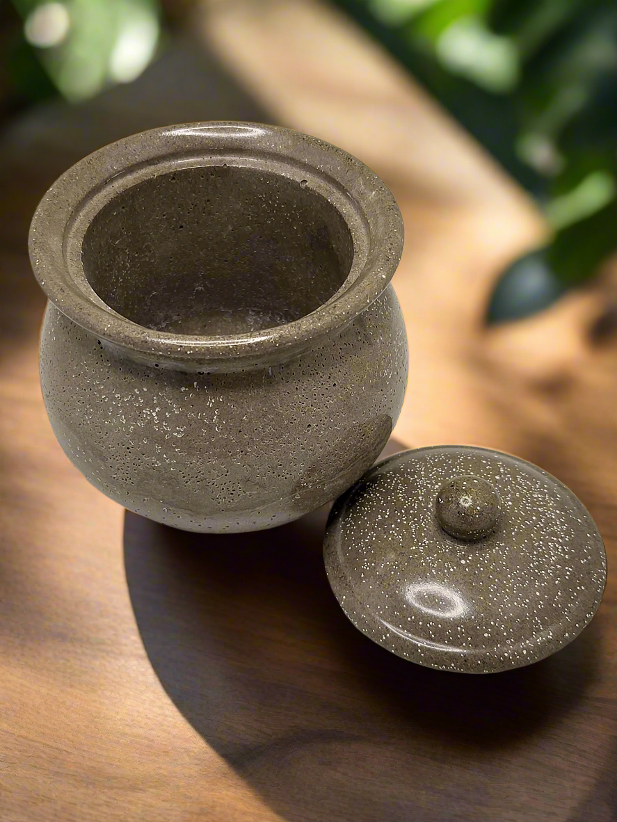 Ash pot with lid