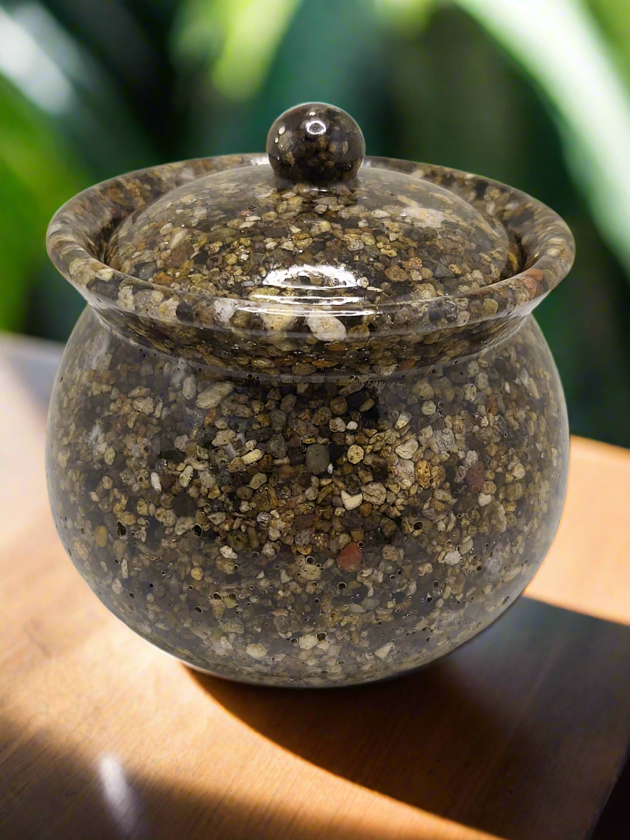 Rock pot with lid