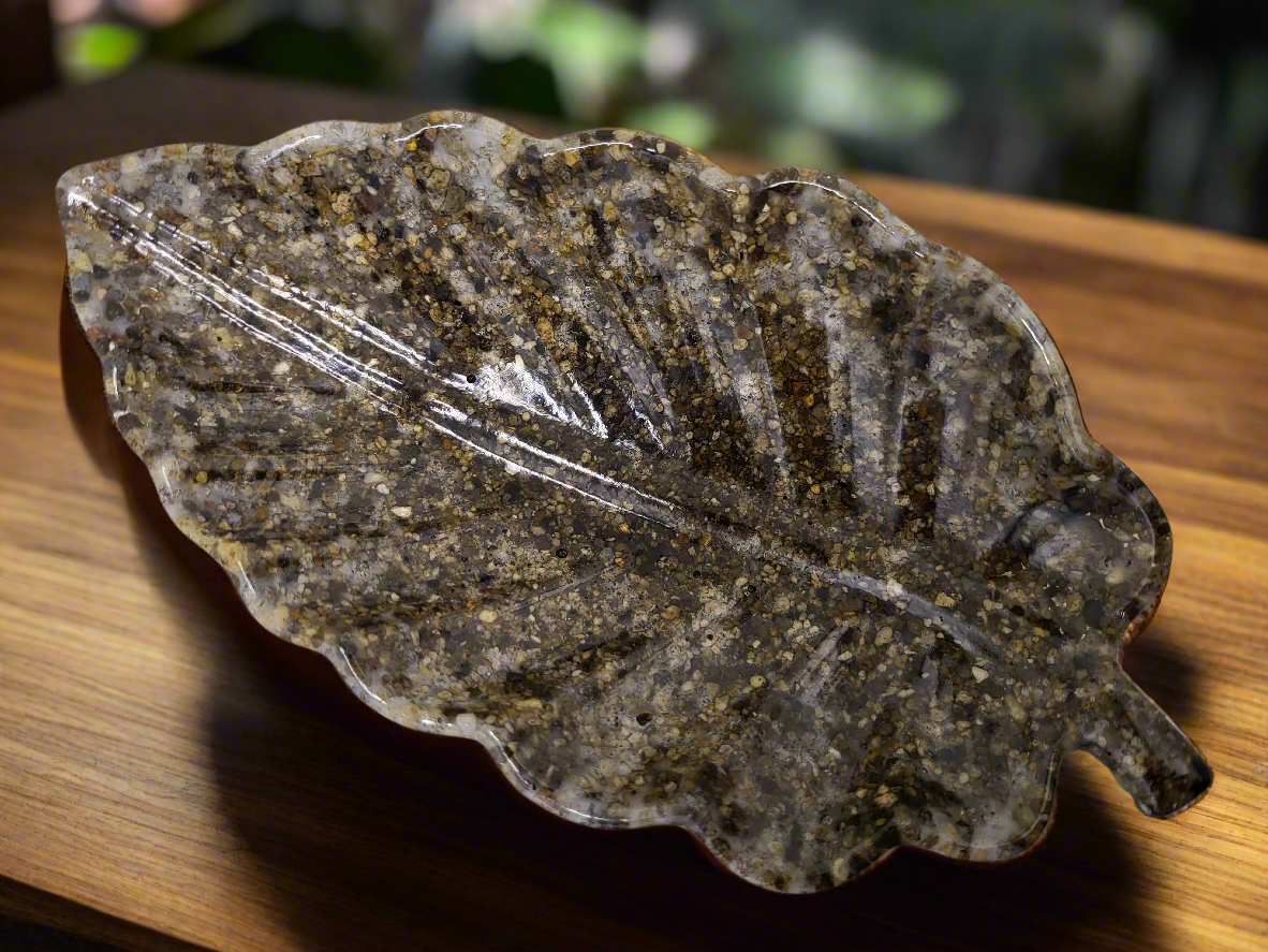 Leaf rock dish