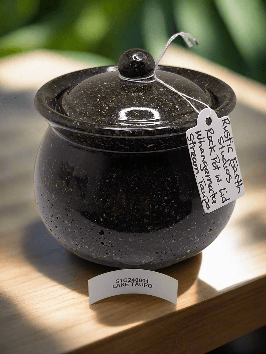 Rock pot with lid