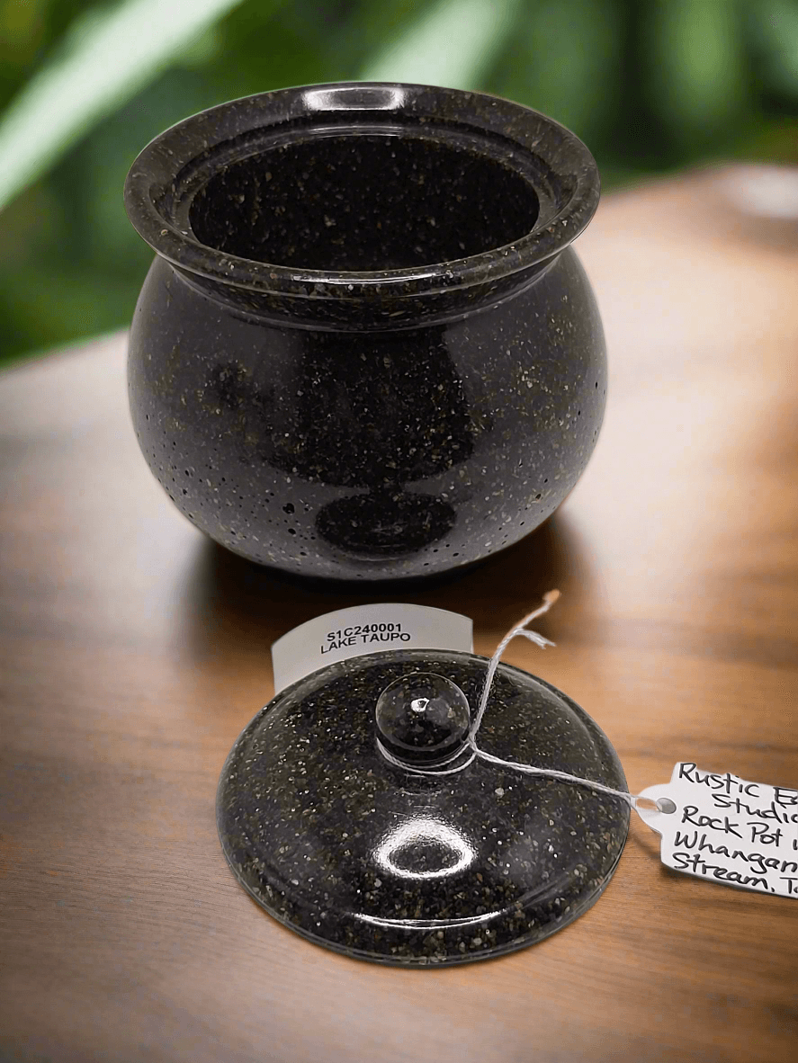 Rock pot with lid