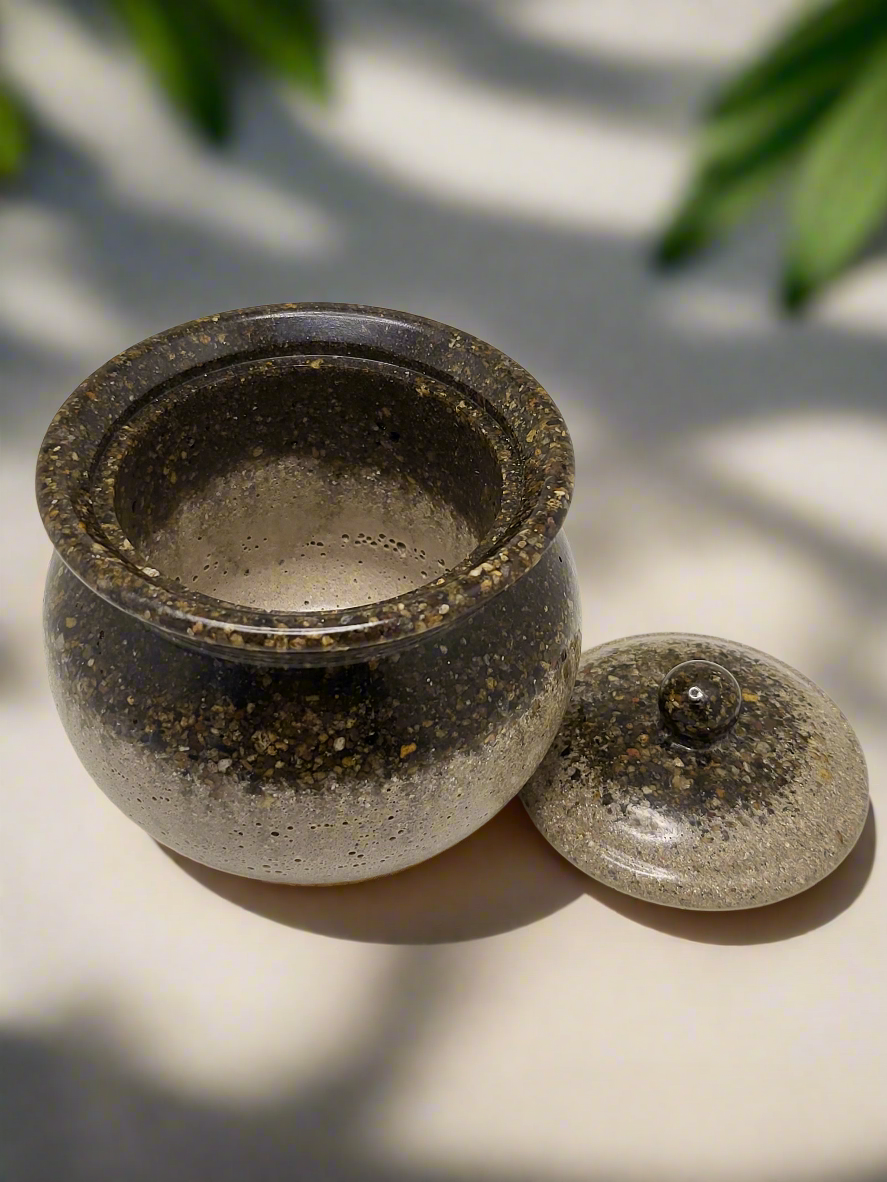 Rock pot with lid