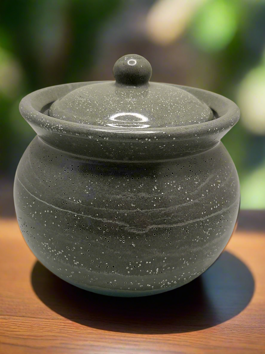 Ash pot with lid