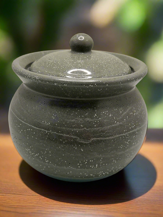 Ash pot with lid