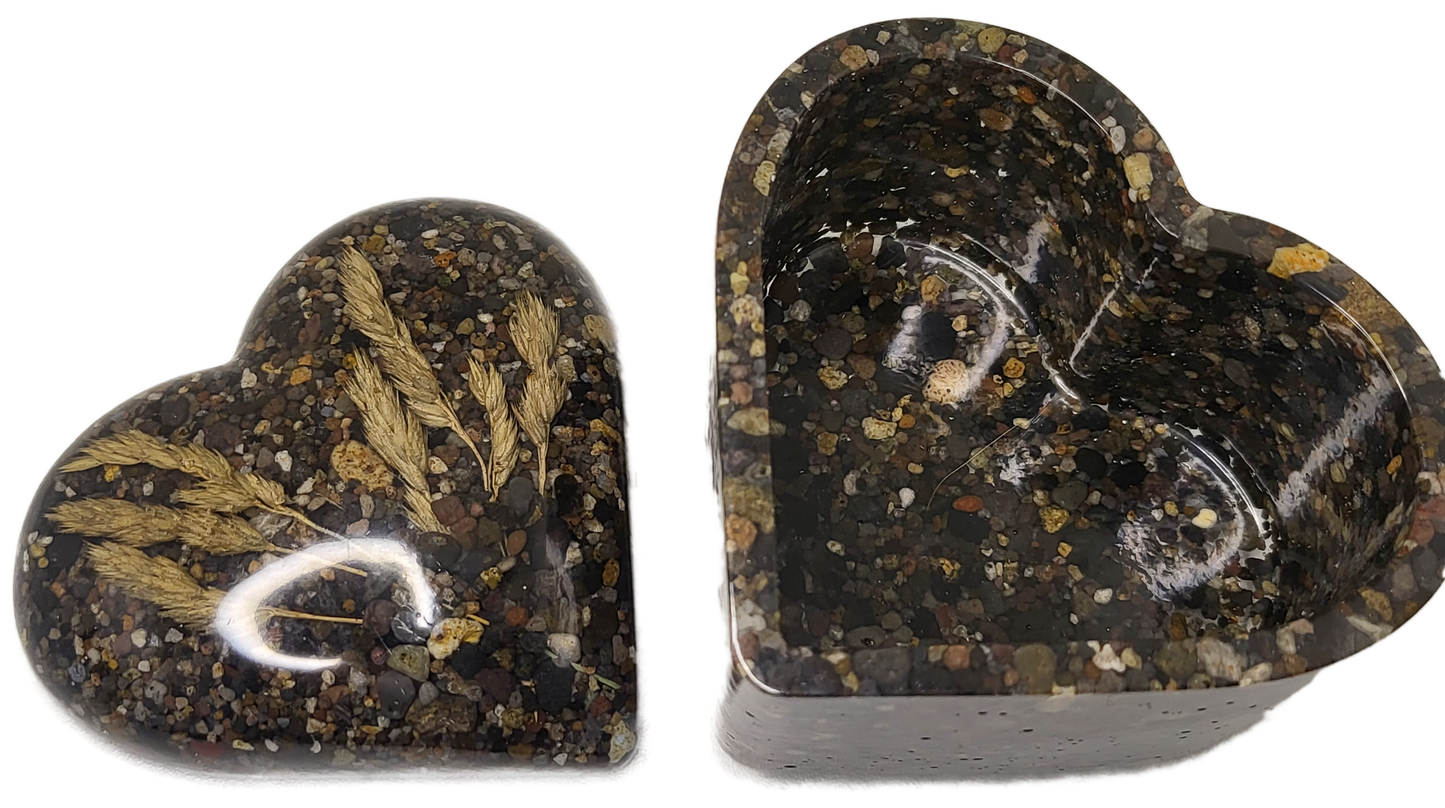 Rock pot heart with lid