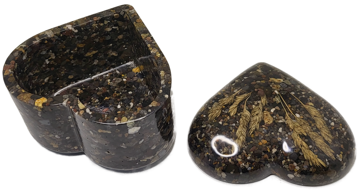 Rock pot heart with lid
